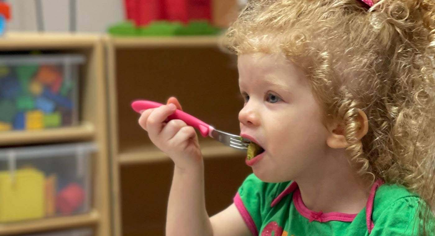 Child in feeding therapy at Siskin Childrens Institute