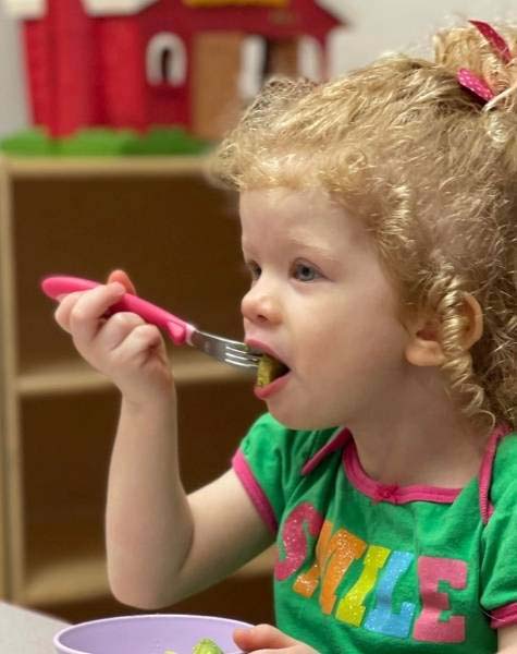 Child in feeding therapy at Siskin Childrens Institute